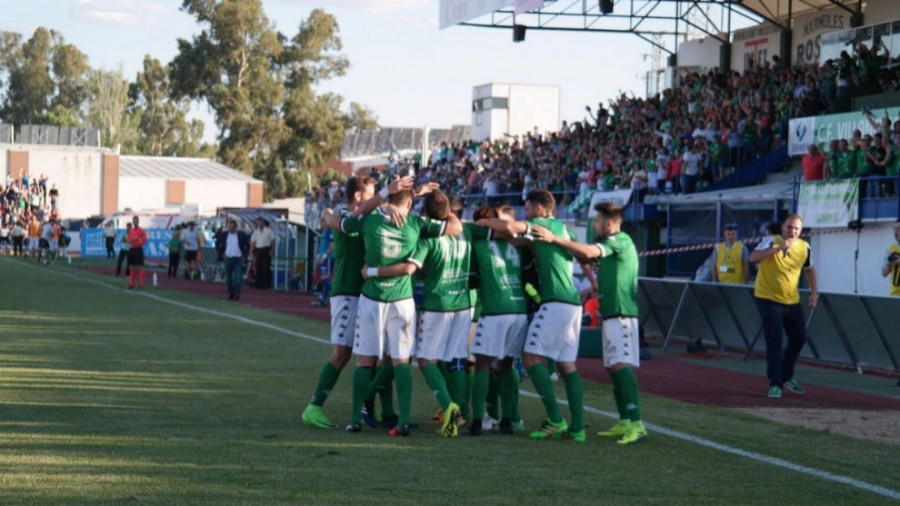 El Villanovense golpea primero El Villanovense golpea primero